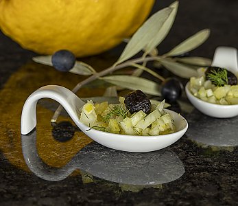 Cedri-Fenchelsalat auf Oliven-Crostini