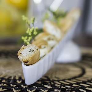 Bruats mit Feta und Salzzitronen