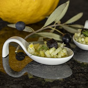 Cedri-Fenchelsalat auf Oliven-Crostini