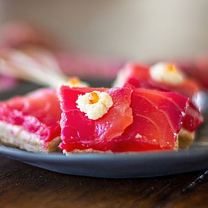 Gebeizter Lachs mit roter Bete