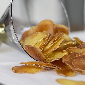 Kartoffelchips mit Trüffelöl aus dem Backofen