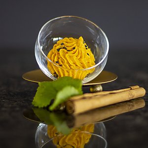 Kürbis-Dipp mit Zimt und Sesampaste