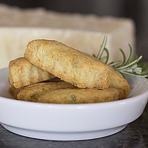 Rosmarin-Parmesan-Cracker