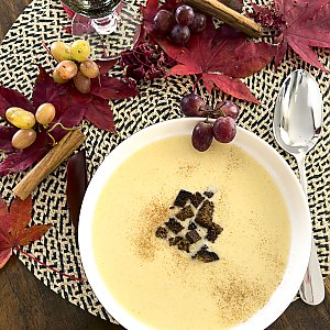 Weißwein-Suppe mit Zimt und Croutons