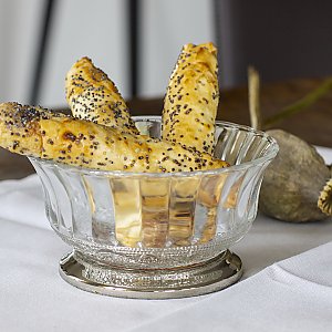 Ziegenfrischkäse-Röllchen mit Walnüssen und Zitronenzesten