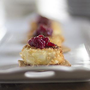 Frittierte Ziegenkäsetaler mit Cranberry