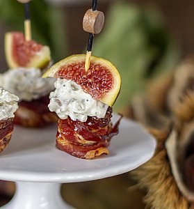 Speckkörbchen mit Maroni-Feigen-Dip