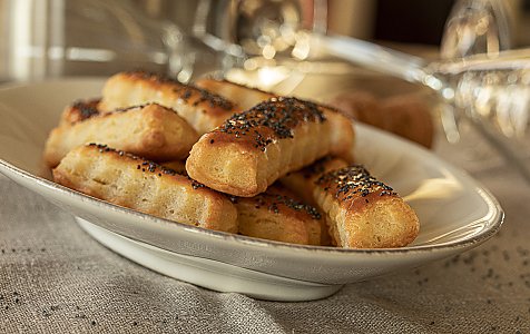 Mürbe Mini-Quarkstängel mit Mohn