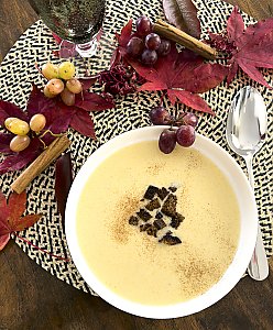 Weißwein-Suppe mit Zimt und Croutons