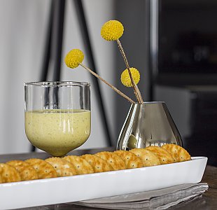Curry-Dip mit Crackern