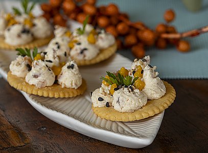 Dattel-Harissa-Frischkäse-Dip