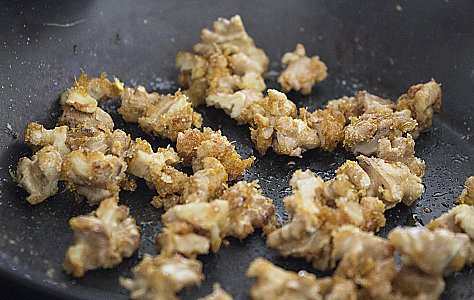Datteln gefüllt mit Ziegenfrischkäse, Ingwer und Walnüssen