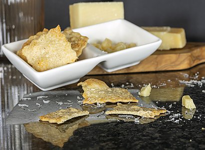 Dinkel-Cracker mit Parmesan