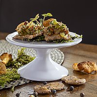 Pfifferling-Cracker mit Pfifferling-Sellerie-Ragout