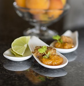 Panko-Garnelen auf Aprikosenchutney
