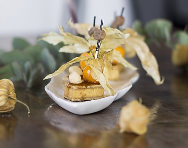 Gebratener Tofu mit Sojamarinade und Physalis