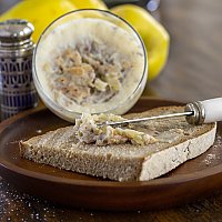 Griebenschmalz_Brot mit Quitte