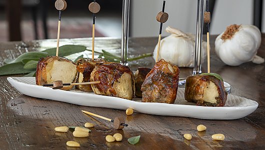 Hähnchenbrust mit Salbei-Pesto und luftgetrocknetem Schinken