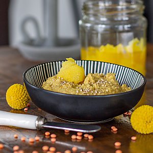 Hummus aus roten Linsen