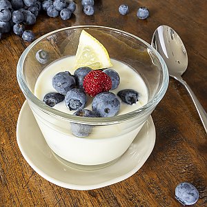 Joghurt mit Heidelbeeren und Zitronenzesten