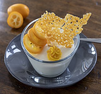 Joghurtmousse mit Orangenkaramell