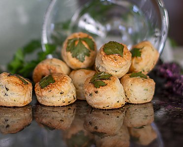 Kräuter-Scones mit Estragon und Ziegenfrischkäse
