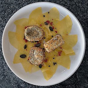 Kürbis-Carpaccio mit Champagner-Chili-Vinaigrette