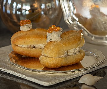Mini-Eclair mit geräucherter Forellenmousse