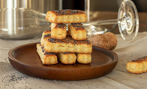 Mürbe Mini-Quarkstängel mit Mohn