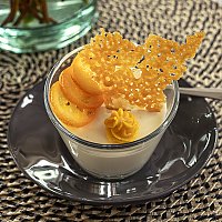 Joghurtmousse mit Orangenkaramell