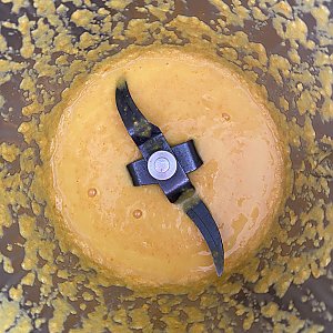 Orangenschalen-Gel: Schritt 4 = ... und mit dem Orangensaft, Zucker und Salz fein pürieren.