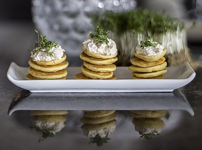 Forellencreme auf deftigen Pancakes