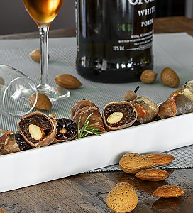 Portwein-Pflaumen mit knusprigem Serano