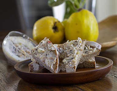 Griebenschmalz_Brot mit Quitte