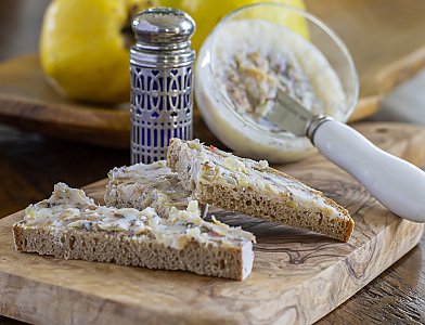 Griebenschmalz_Brot mit Quitte