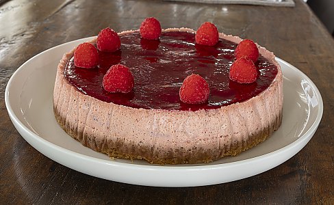 Rhabarber-Cheesecake mit Himbeerspiegel