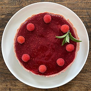 Rhabarber-Cheesecake mit Himbeerspiegel
