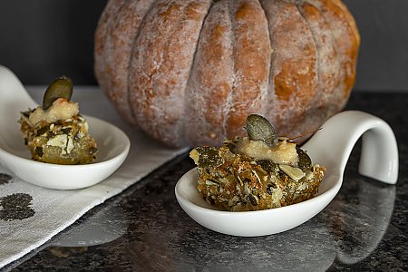 Bergkäse im Kürbiskernmantel mit Quittenmus