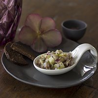 Matjestartar mit Kapern und Apfel