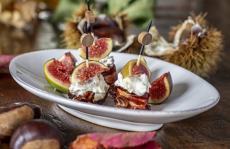 Speckkörbchen mit Maroni-Feigen-Dip