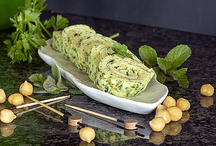 Kräuter-Pfannkuchen mit Salzzitronen-Hummus und Gurke