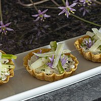 Filo-Tartelette mit Spargel roh und gekocht