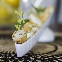 Bruats mit Feta und Salzzitronen