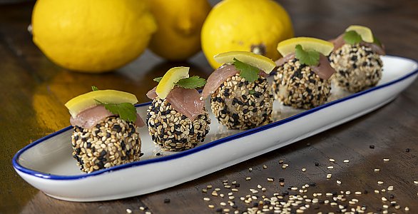 Thunfisch mit Koriander und Salzzitrone