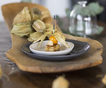 Gebratener Tofu mit Sojamarinade und Physalis