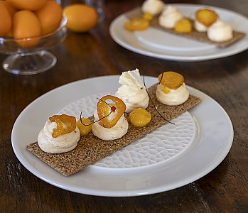 Weinbergkäse mit Kumquat-Chutney