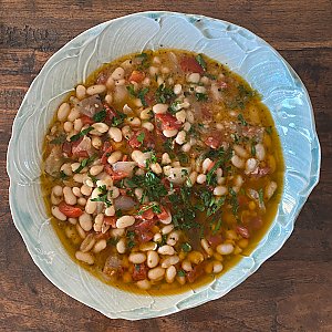Weiße Bohnen mit Tomate und Knoblauch