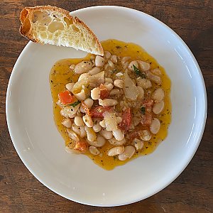 Weiße Bohnen mit Tomate und Knoblauch