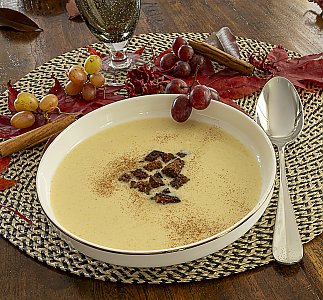 Weißwein-Suppe mit Zimt und Croutons