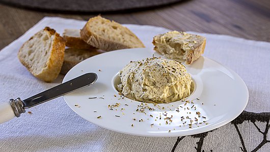 Wildfenchel-Blüten-Butter